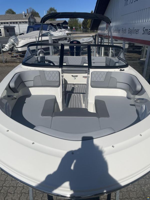 Byliner VR4 Bowrider med F115 ProXS Merc