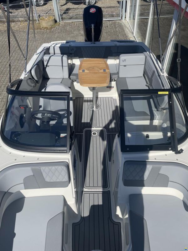 Byliner VR4 Bowrider med F115 ProXS Merc
