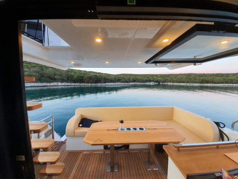 Sealine F430 FLY