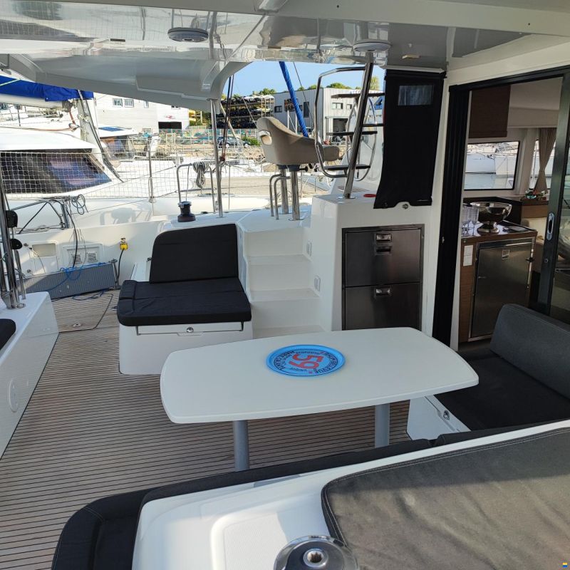 Lagoon 42