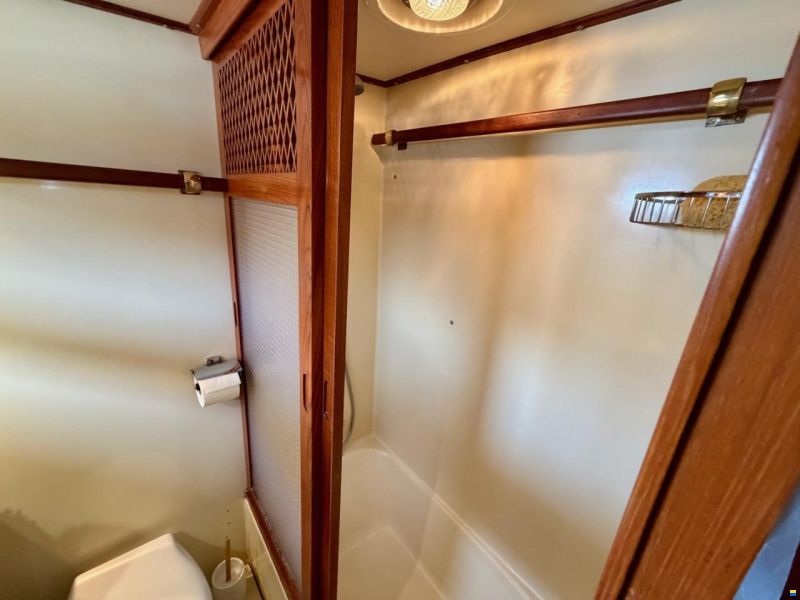 Trader Sundeck 44