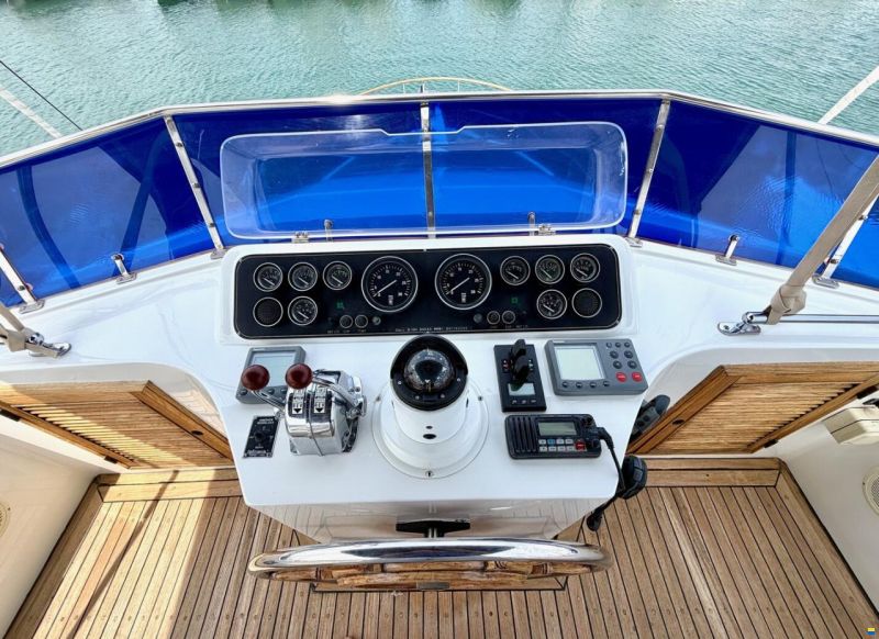 Trader Sundeck 44
