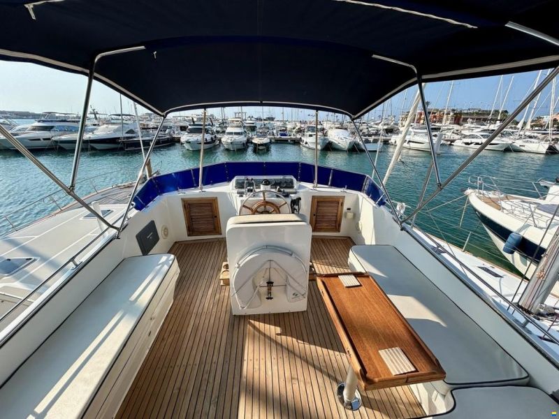 Trader Sundeck 44