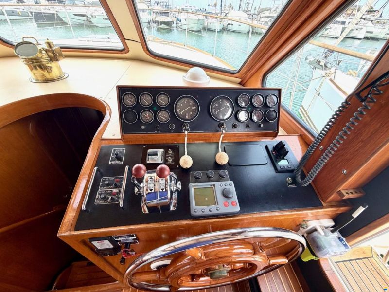 Trader Sundeck 44
