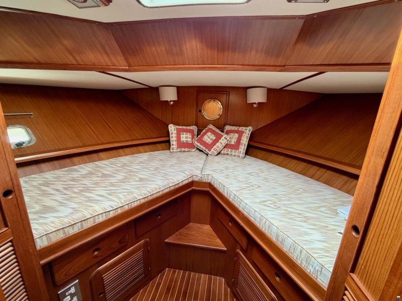 Trader Sundeck 44