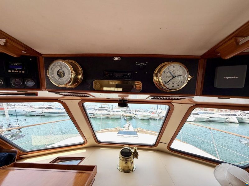 Trader Sundeck 44