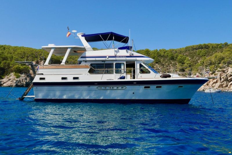 Trader Sundeck 44