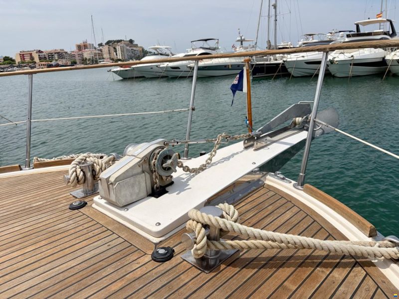 Trader Sundeck 44