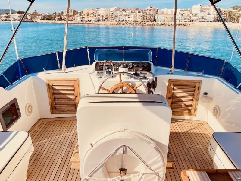 Trader Sundeck 44