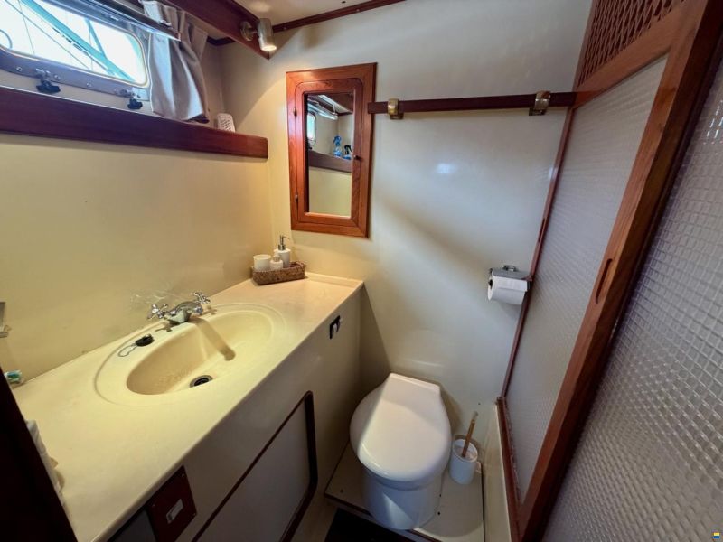 Trader Sundeck 44