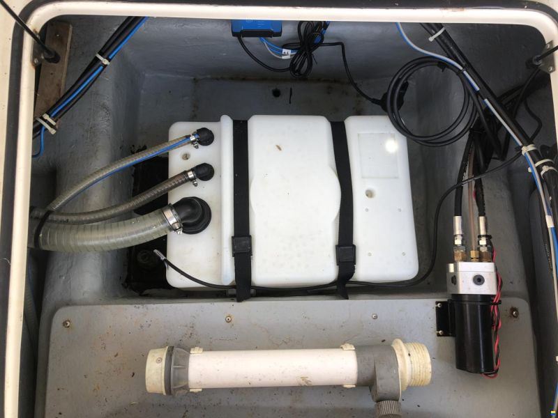 Quicksilver Pilothouse Capture 605