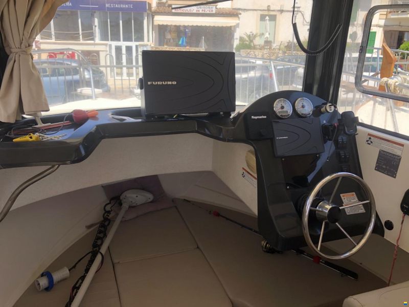 Quicksilver Pilothouse Capture 605