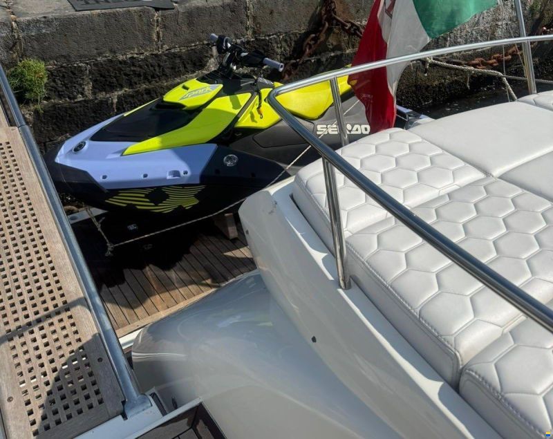 Sunseeker Predator 52