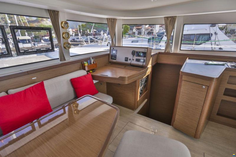 Lagoon 42