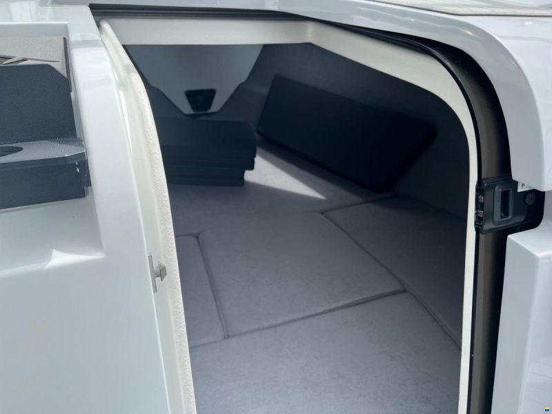 NorthMaster 685 Cruiser Cabin