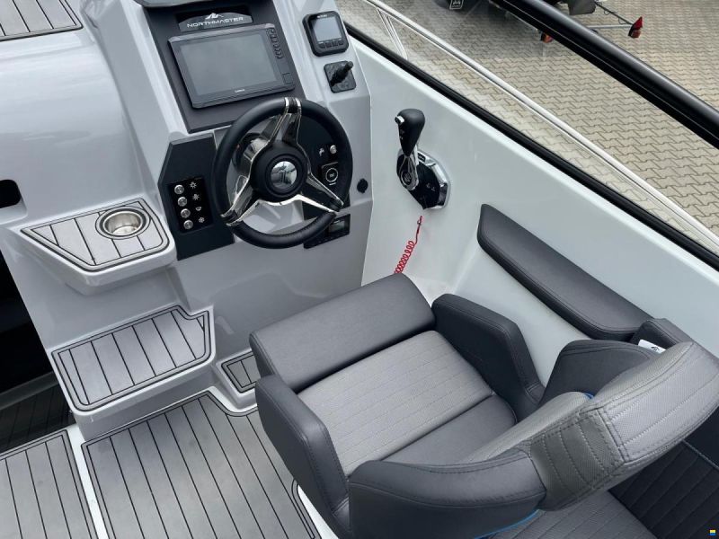 NorthMaster 685 Cruiser Cabin