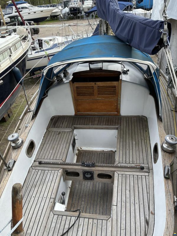 Hallberg-Rassy Mistress 32