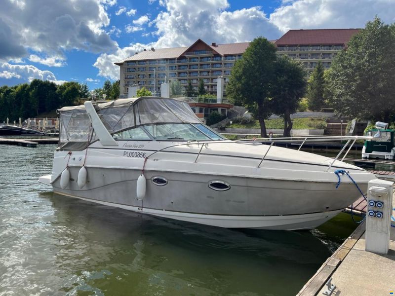 Rinker 270