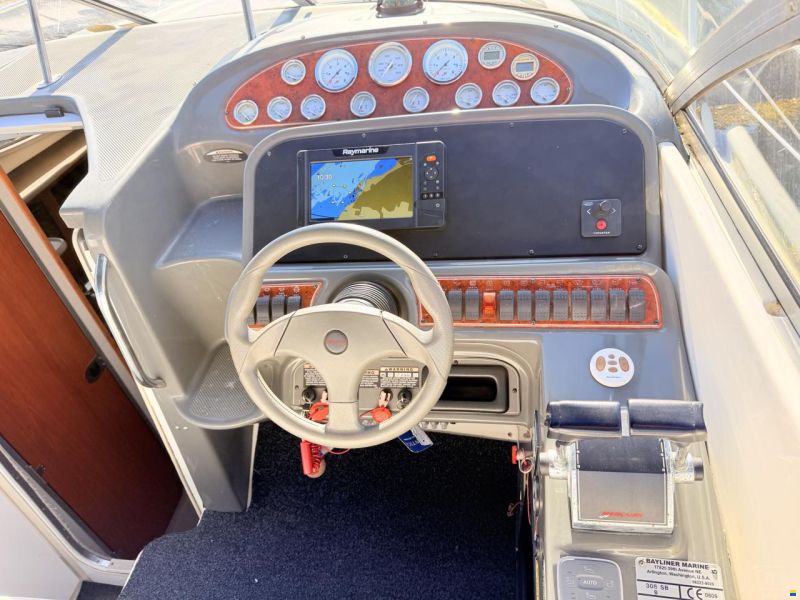 Bayliner 305