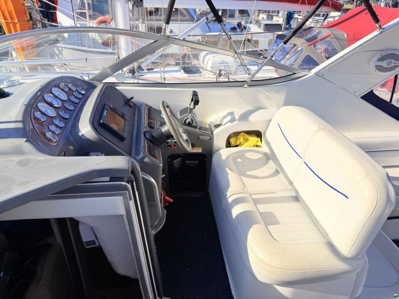 Bayliner 305