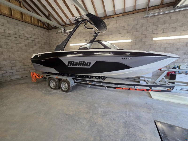 Malibu 23 LSV Wakesetter