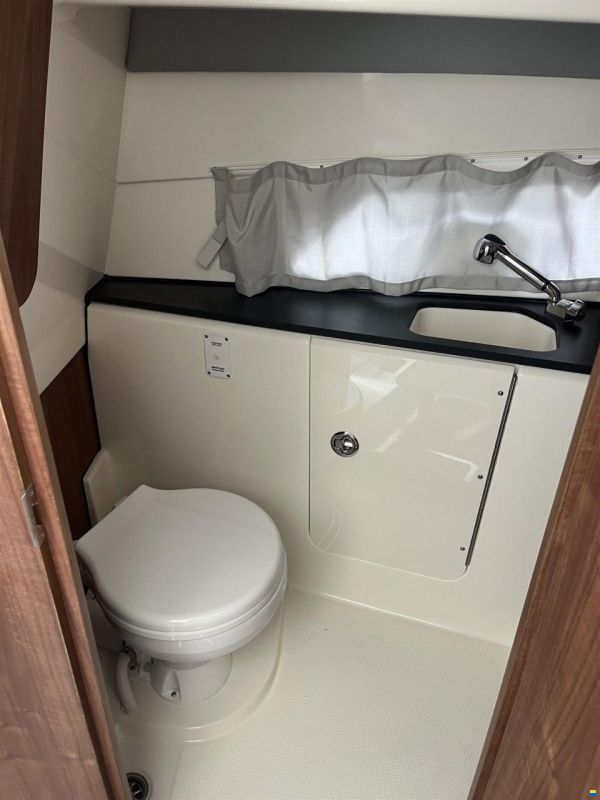 Quicksilver Active 875 sundeck