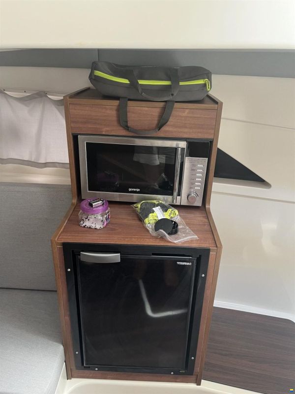 Quicksilver Active 875 sundeck