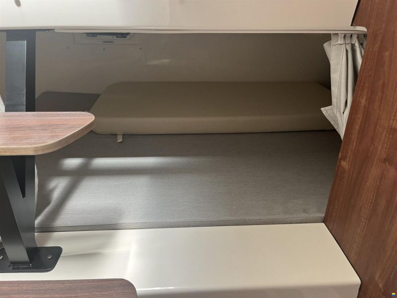 Quicksilver Active 875 sundeck