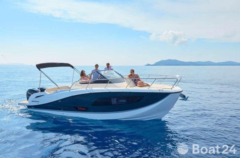 Quicksilver Active 875 sundeck