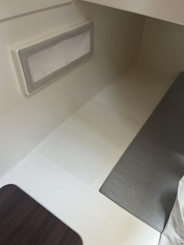 Quicksilver Active 875 sundeck