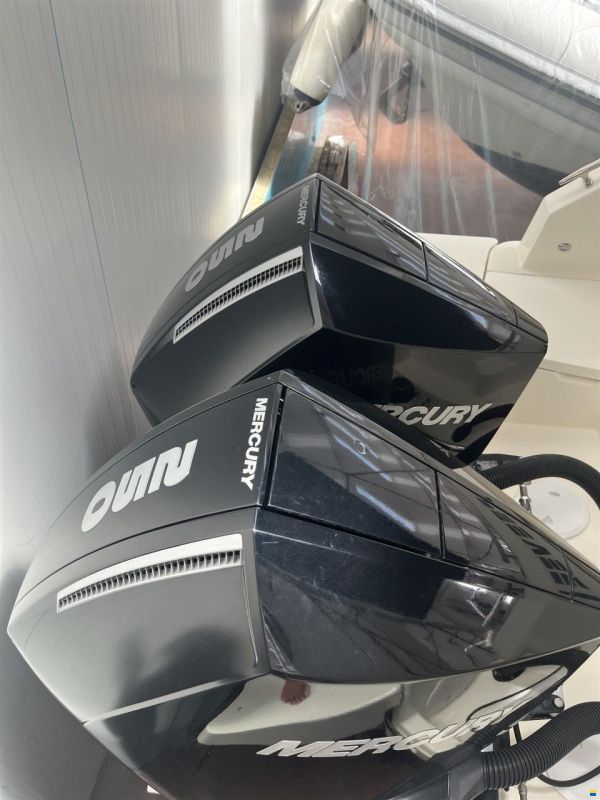 Quicksilver Active 875 sundeck