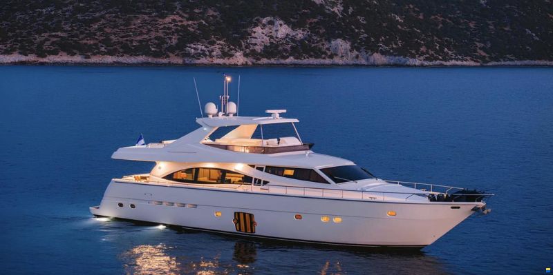 Ferretti 830