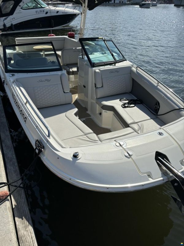 Sea Ray 270 SDX Sundeck