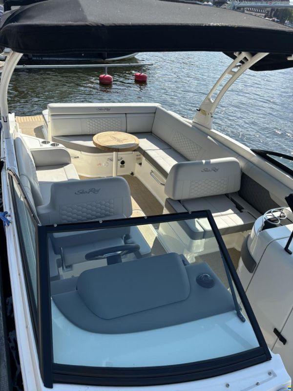 Sea Ray 270 SDX Sundeck