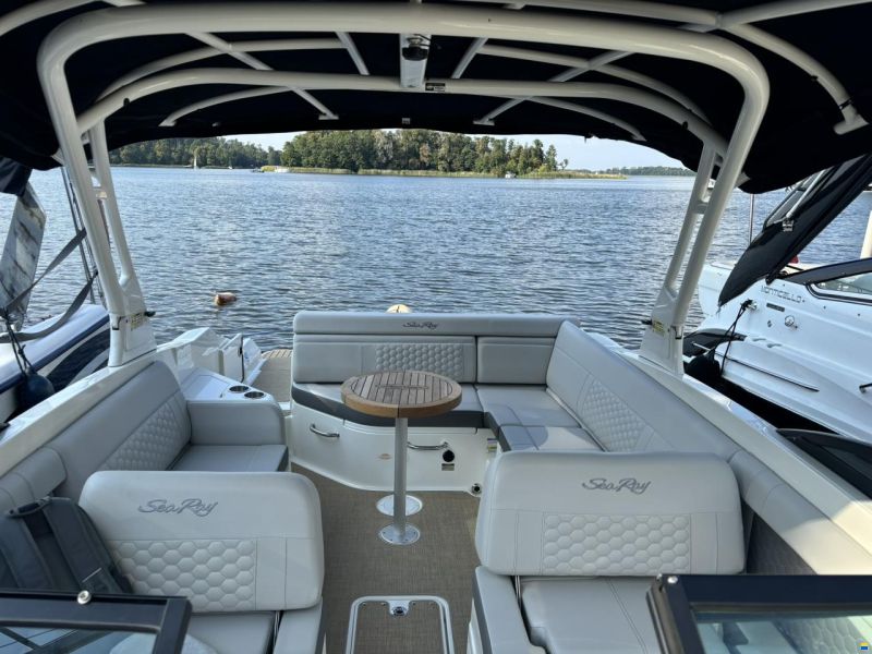 Sea Ray 270 SDX Sundeck