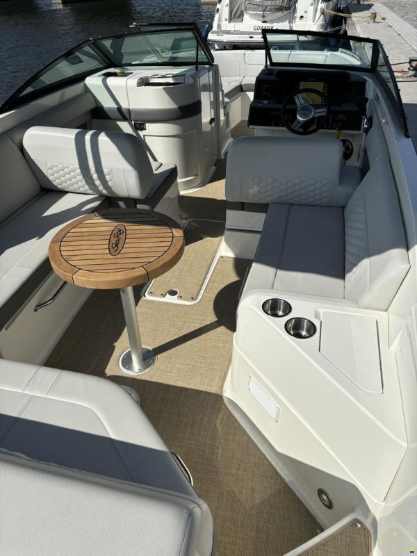 Sea Ray 270 SDX Sundeck