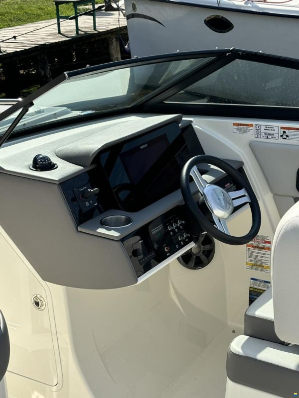 Sea Ray 270 SDX Sundeck