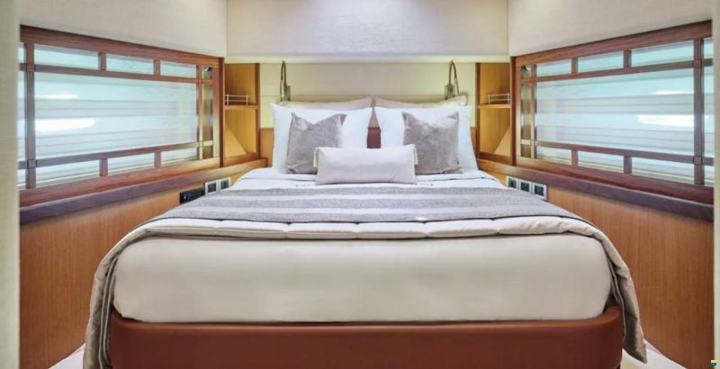 Ferretti 731