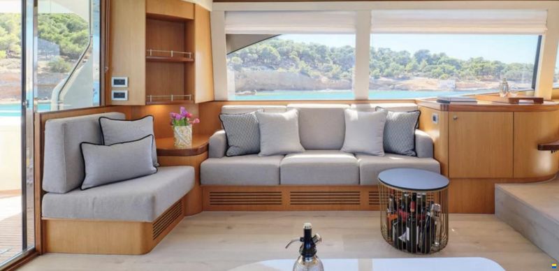 Ferretti 731