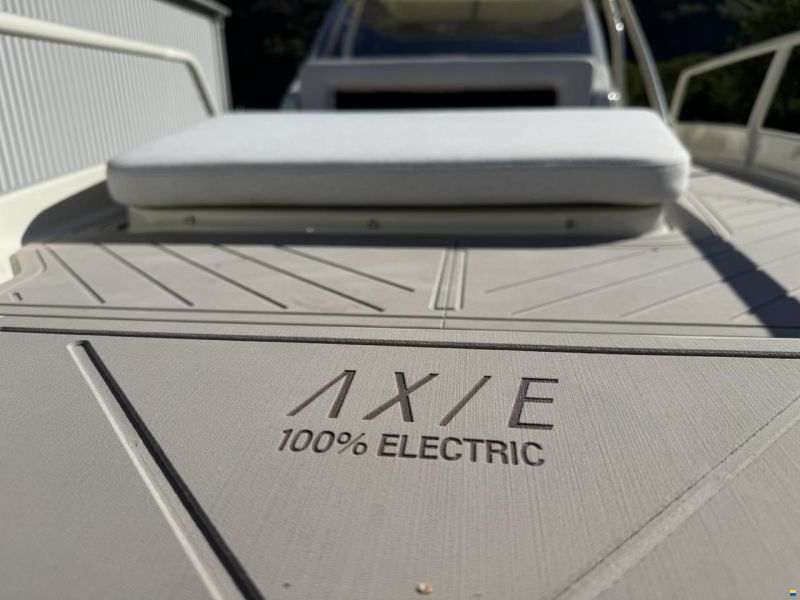 Axopar AX/E 25 Cross Top