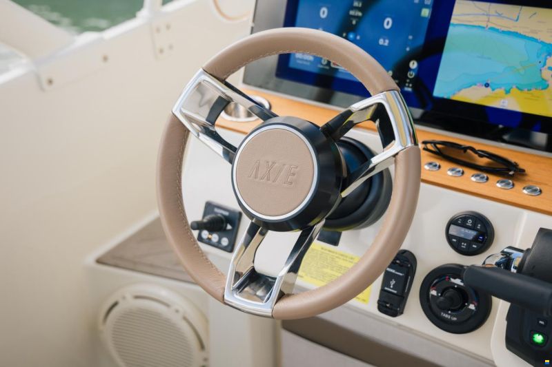 AX/E 25 Cross Top