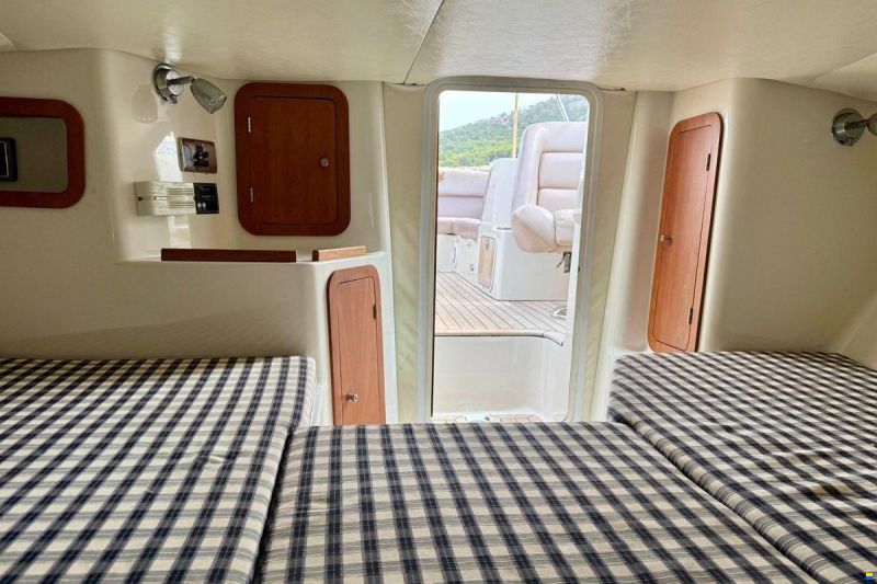 Chris Craft Corsair 28