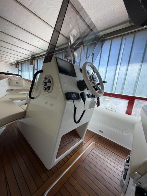Sea Flash Luxury 660 Carbon