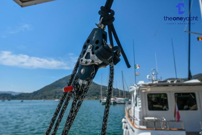 Beneteau Oceanis 37