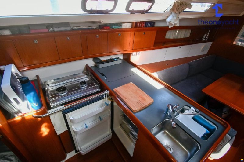Beneteau Oceanis 37