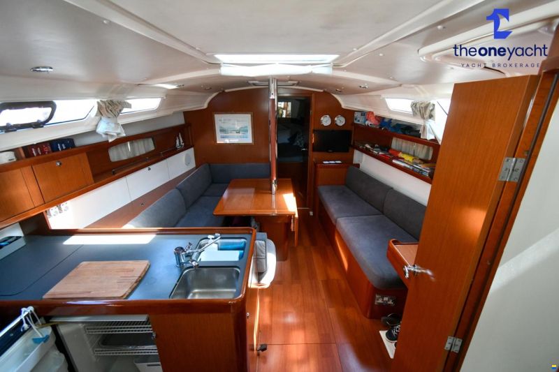 Beneteau Oceanis 37