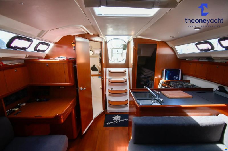Beneteau Oceanis 37