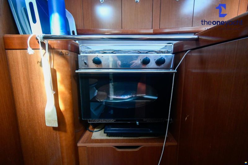 Beneteau Oceanis 37