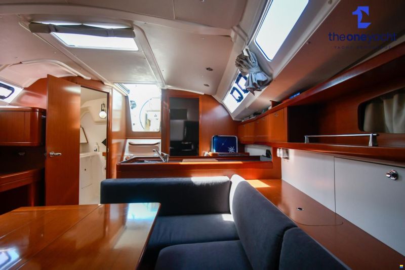 Beneteau Oceanis 37