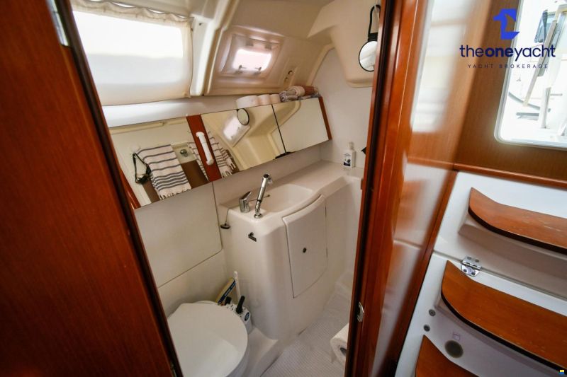 Beneteau Oceanis 37